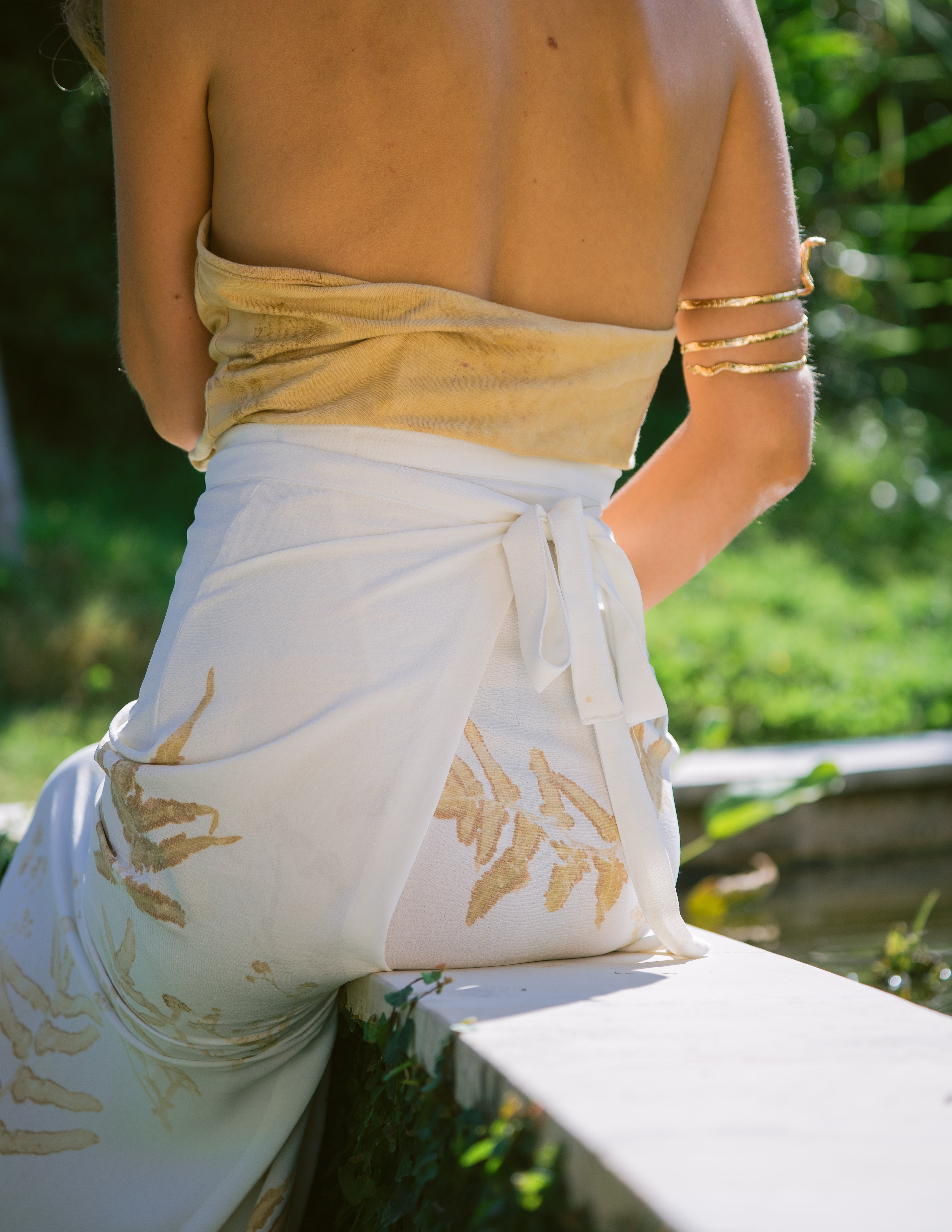 The Sekar Dewi, White & Brown Leaves Organic Cotton Sarong